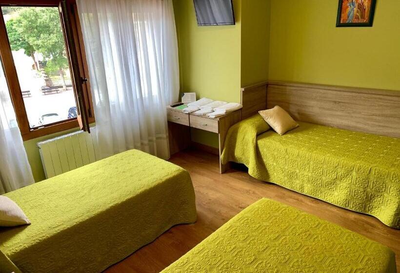 فندق Hostal La Serna