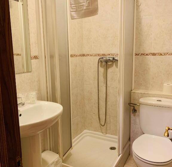 فندق Hostal La Serna