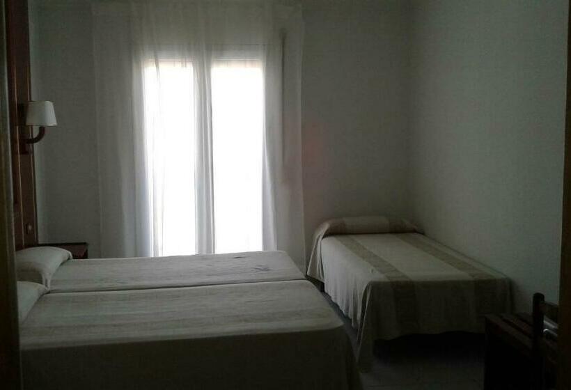 هتل Hostal La Vinya