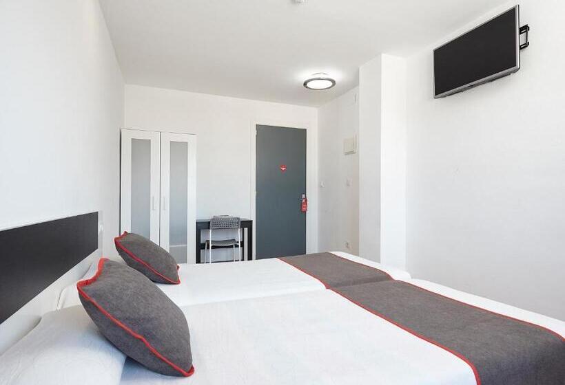 هتل Hostal Mas Ferrer