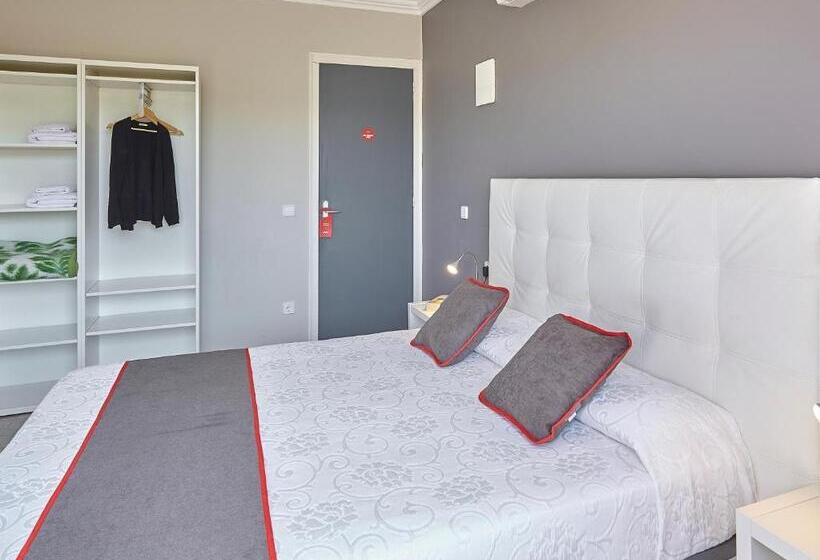 هتل Hostal Mas Ferrer