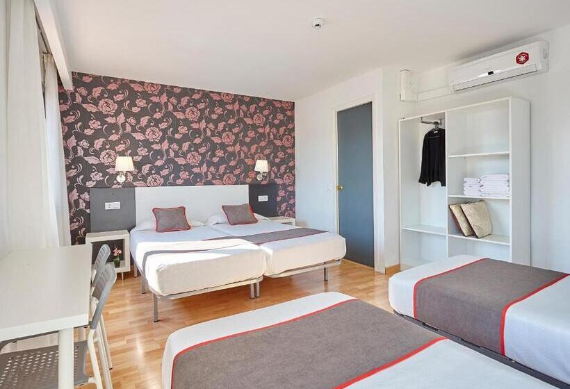 هتل Hostal Mas Ferrer