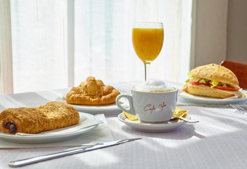 هتل Hostal Mas Ferrer