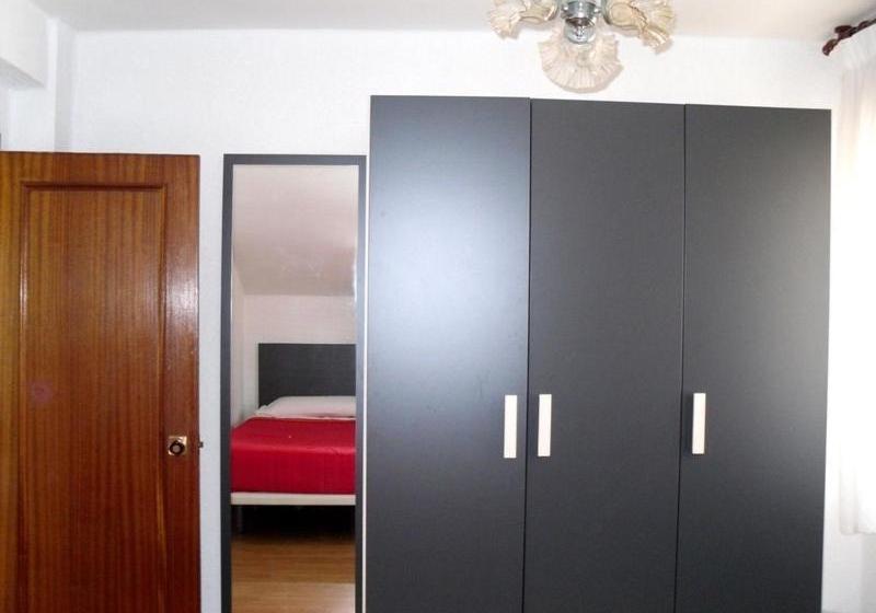 هتل Hostal Mimosa