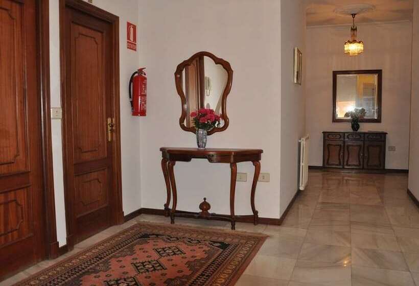 هتل Hostal Mourelos