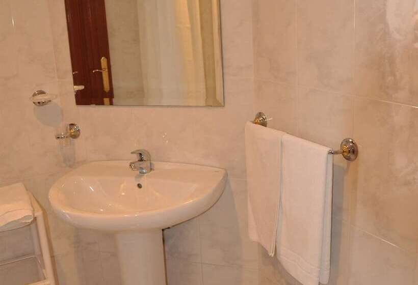 هتل Hostal Mourelos