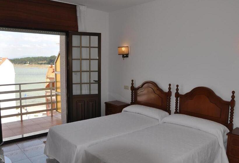 هتل Hostal Mourelos