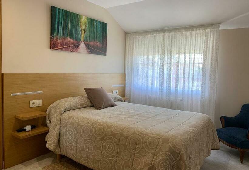 Отель Hostal O Cruceiro