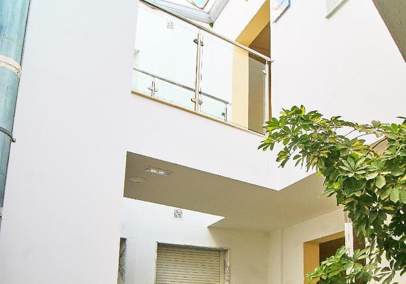 فندق Hostal Restaurante La Nina