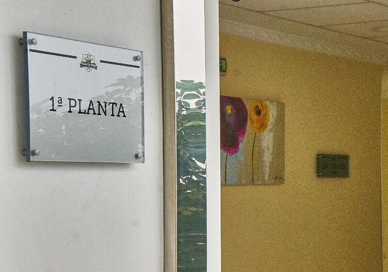 فندق Hostal Restaurante La Nina