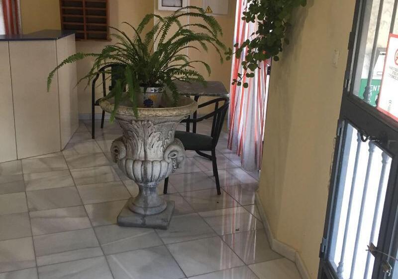 فندق Hostal Restaurante La Nina