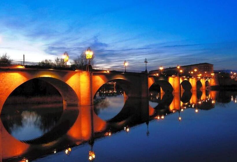 هتل Hostal Rioja Condestable