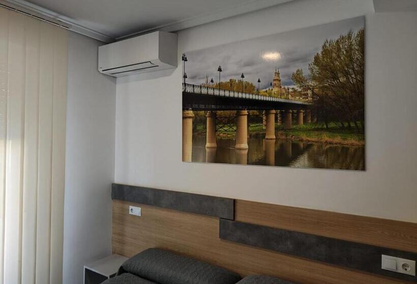 هتل Hostal Rioja Condestable