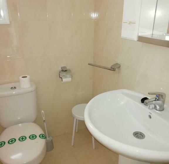 هتل Hostal Santa Clara