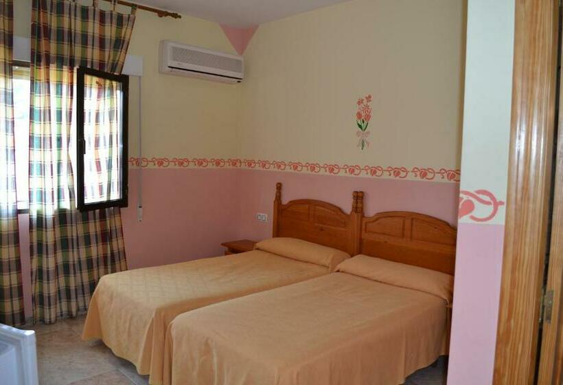 فندق Hostal Vadillo