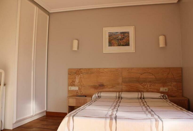 هتل Pensión Lagunak