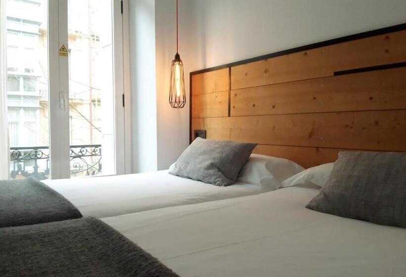 هتل Pension La Perla