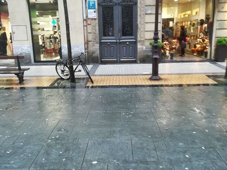 هتل Pension La Perla