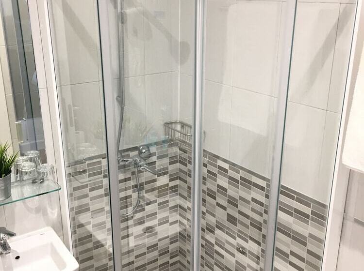 هتل Pension La Perla