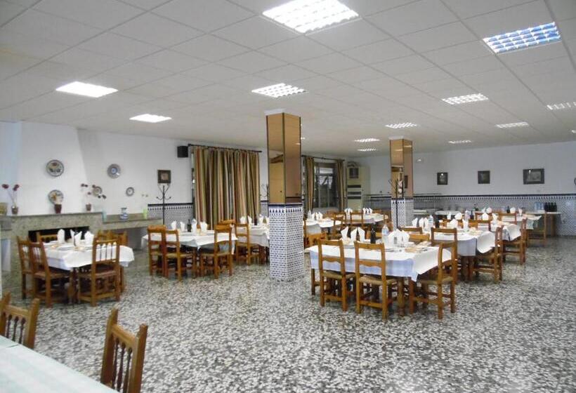 هتل Hostal Arias