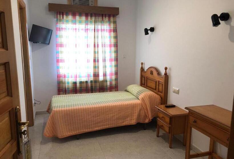 هتل Hostal Arias