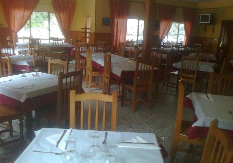 בית מלון כפרי Hostal Poncebos