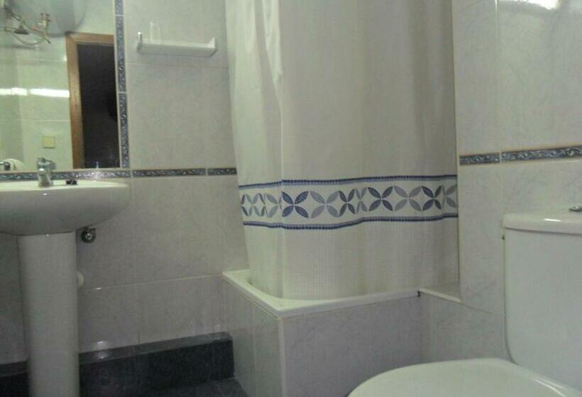 هتل Hostal Ronda