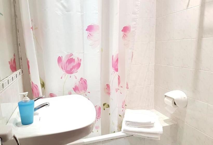 هتل Pensión El Camarote