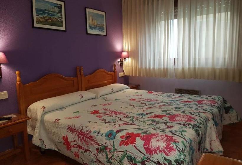 هتل Pensión El Camarote