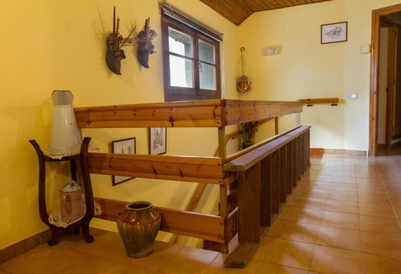 هتل Hostal Aiguamog