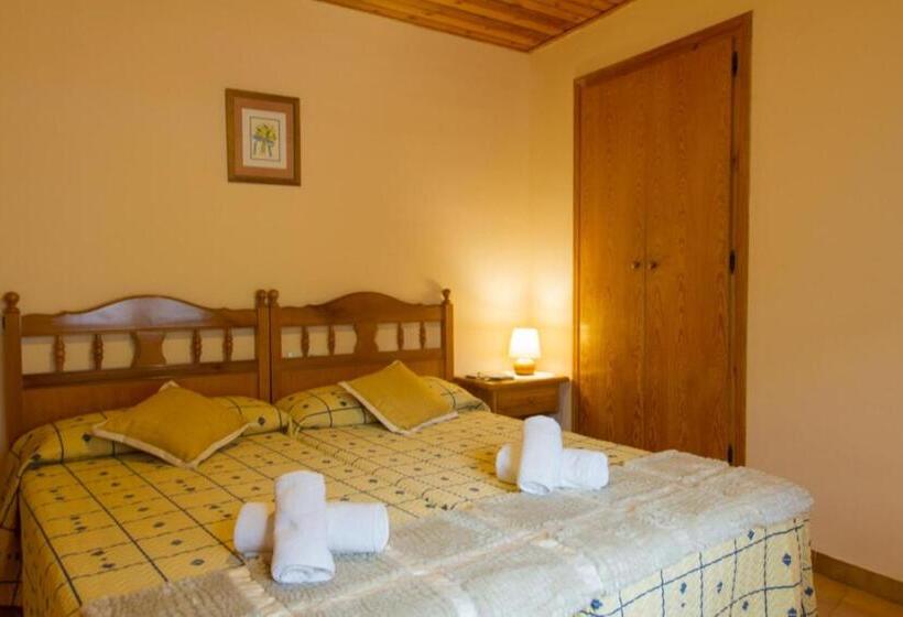 هتل Hostal Aiguamog