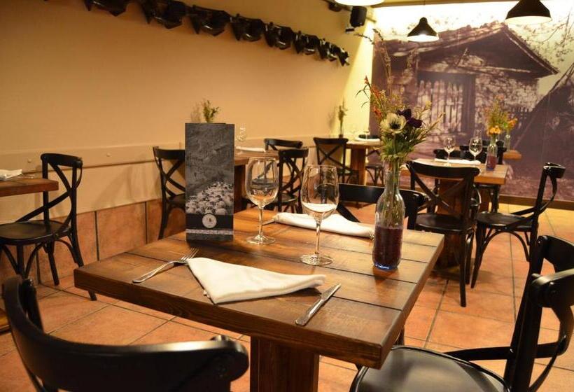 호텔 Hostal Ameztia