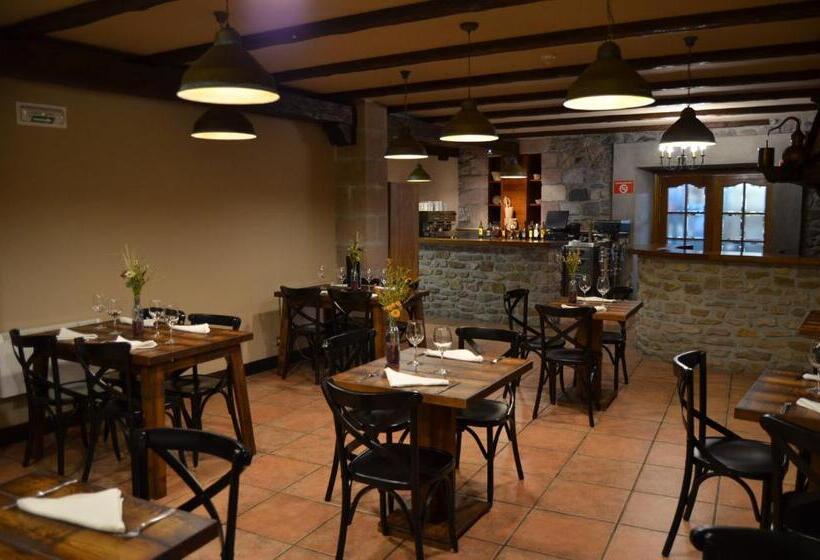 호텔 Hostal Ameztia