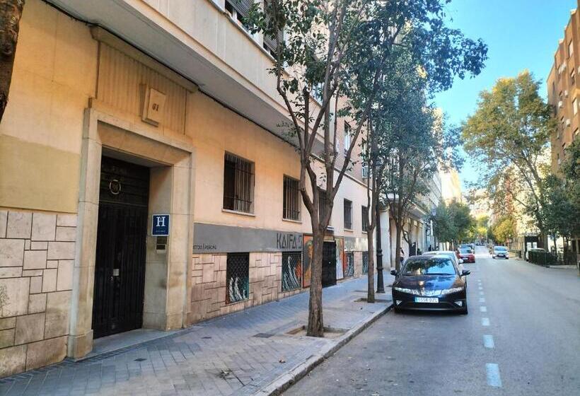 هتل Hostal Arrate