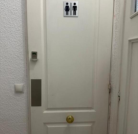 هتل Hostal Arrate