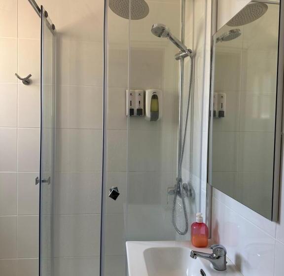هتل Hostal Arrate