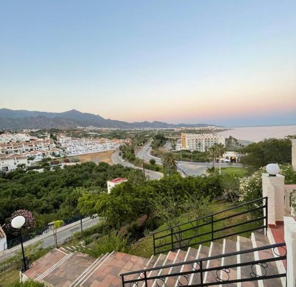 فندق Hostal Avalon