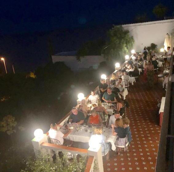 فندق Hostal Avalon