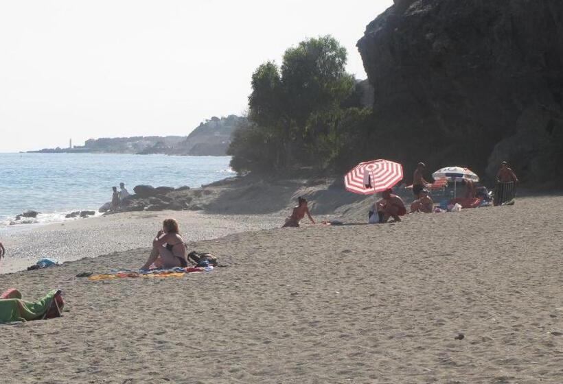 فندق Hostal Avalon