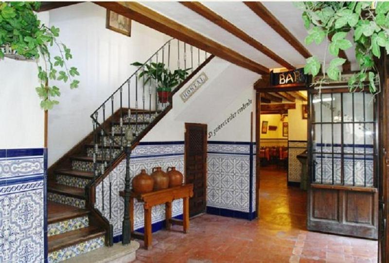 هتل Hostal Chinchon