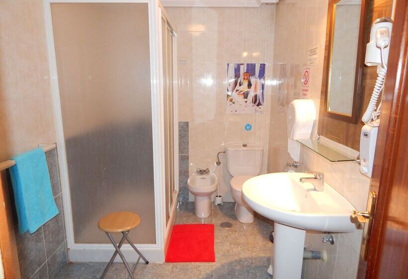 هتل Hostal El Peine