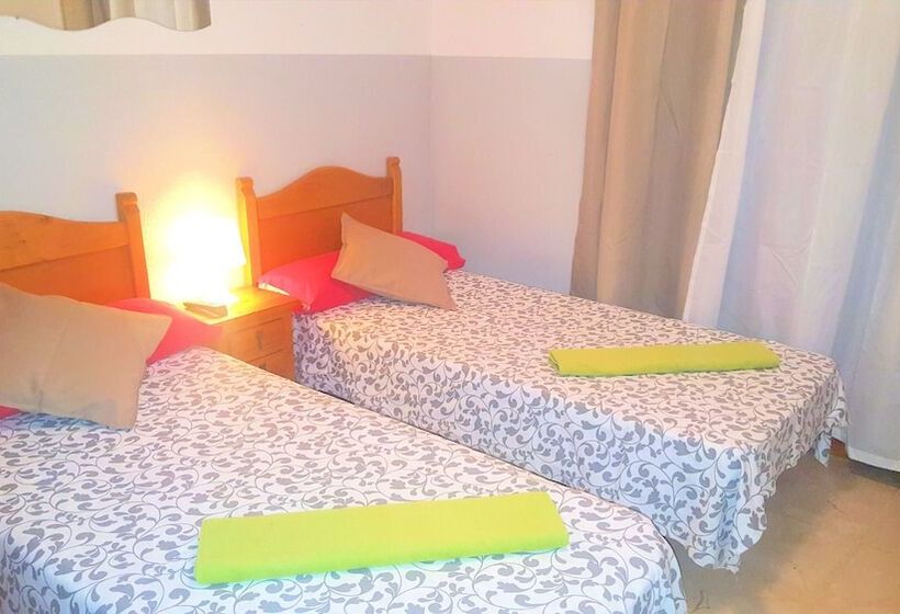 هتل Hostal El Peine