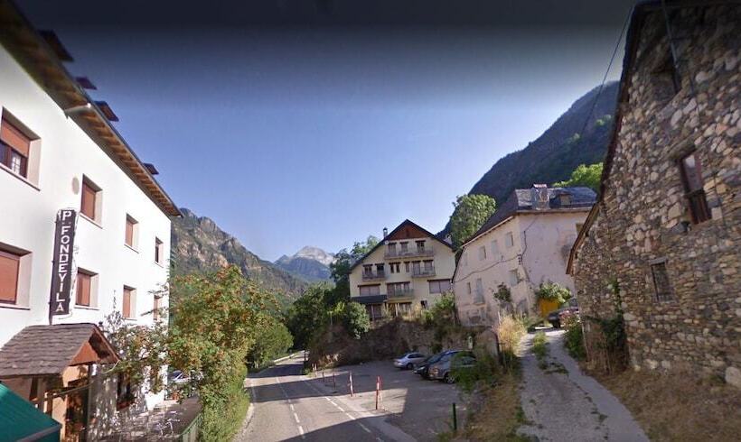 هتل Hostal Fondevila