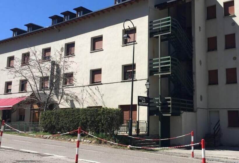 هتل Hostal Fondevila