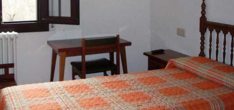 هتل Hostal Fondevila