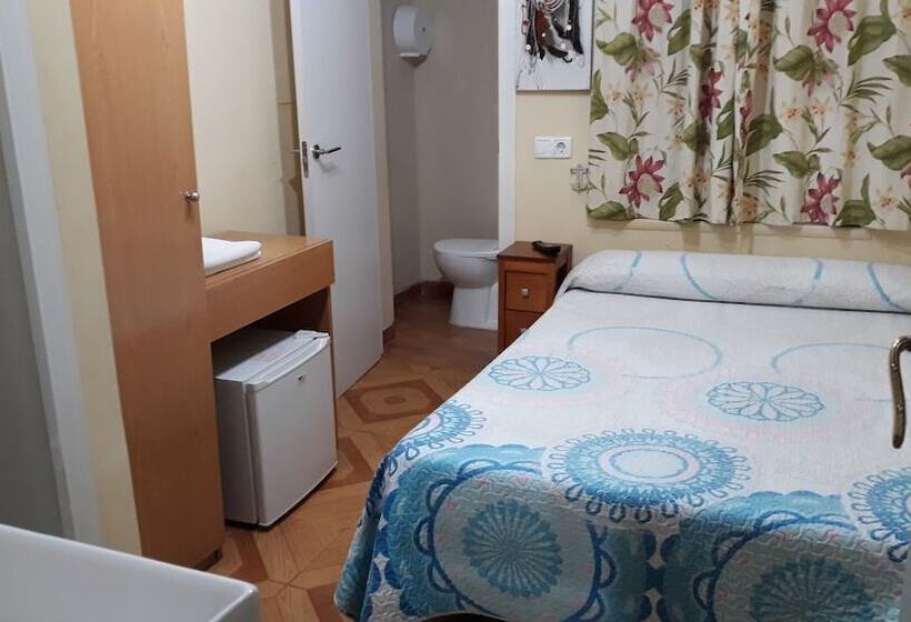 هتل Hostal Fuentesol