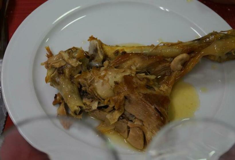 Отель Hostal Los Chopos