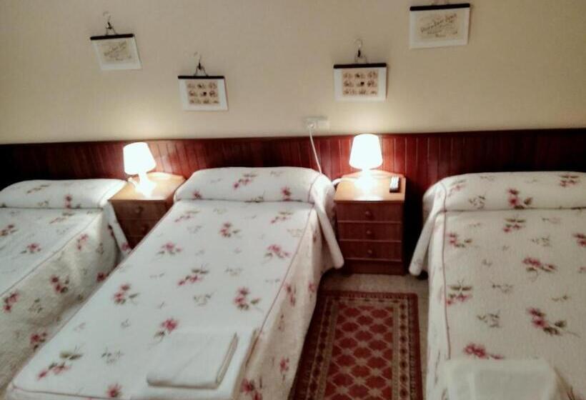 هتل Hostal Mayo