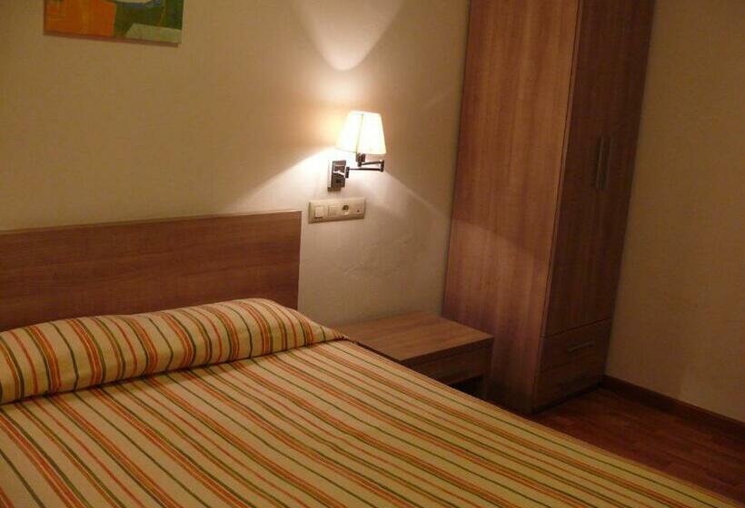 בית מלון כפרי Hostal Muntanya