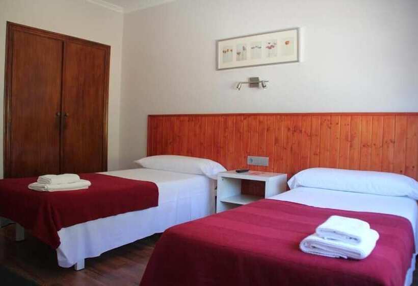 هتل Hostal Cruce